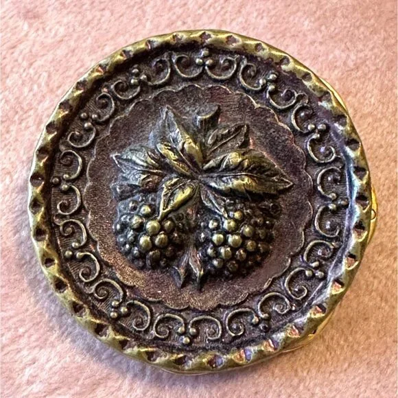 Vintage Victorian Style Plum Plastic Brooch With Grape Design & Filigree - Picture 2 of 7